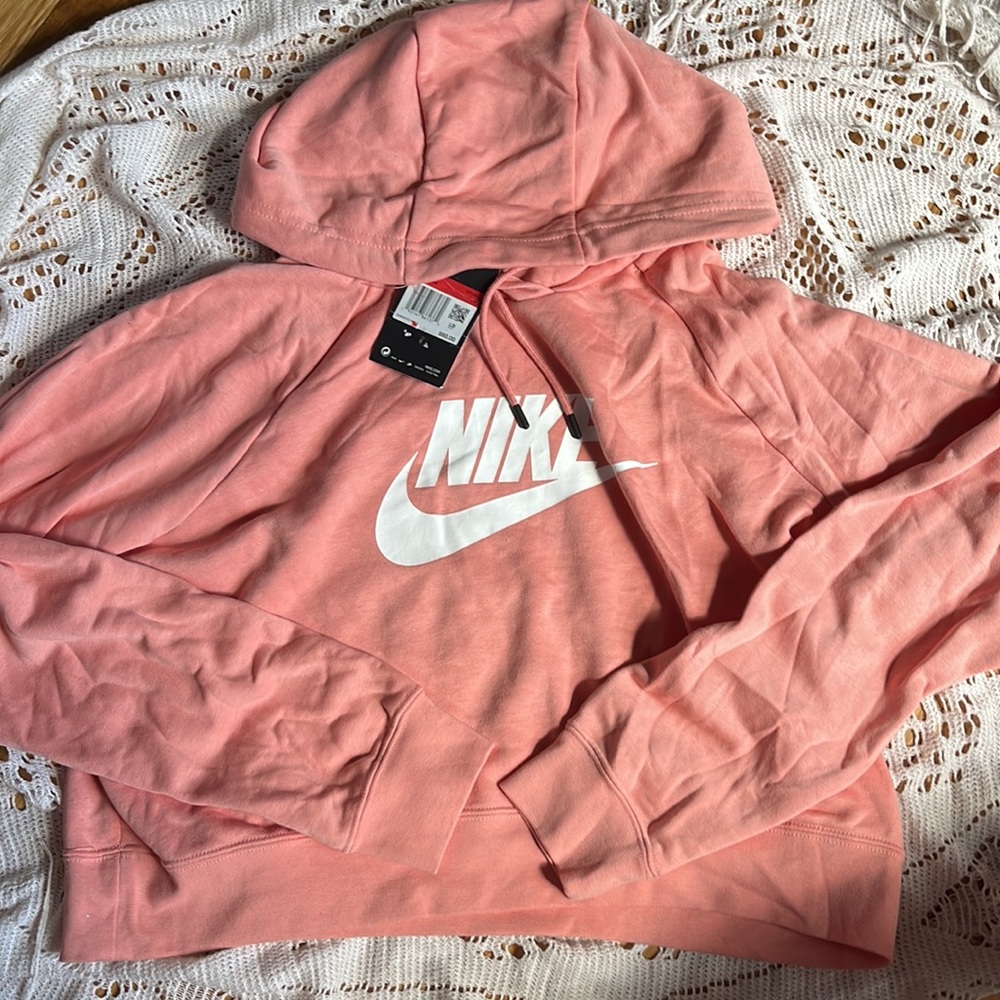 nike cropped hoodie